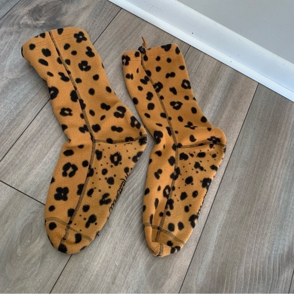 Madewell fleece slipper socks leopard tan size M/L - Picture 2 of 5